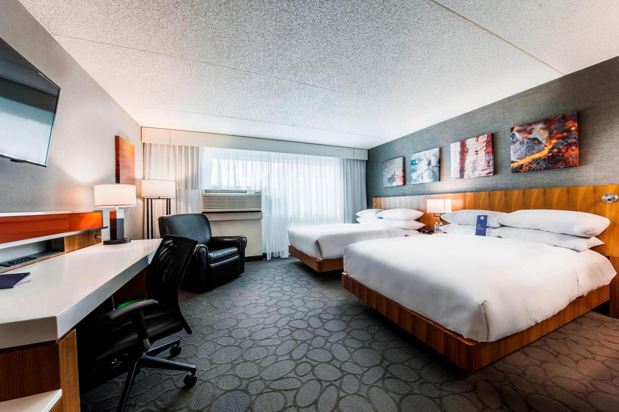 Delta Hotels By Marriott Fargo Exterior photo
