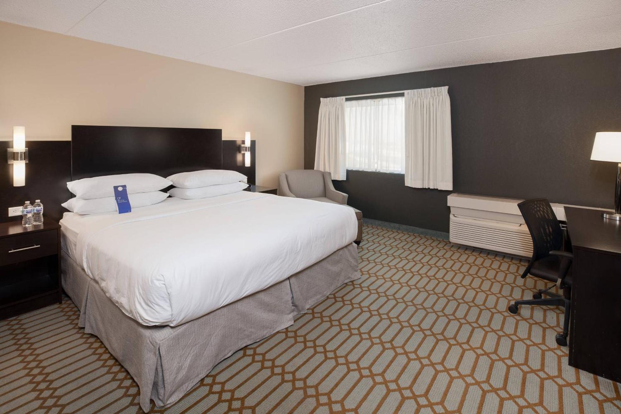 Delta Hotels By Marriott Fargo Exterior photo